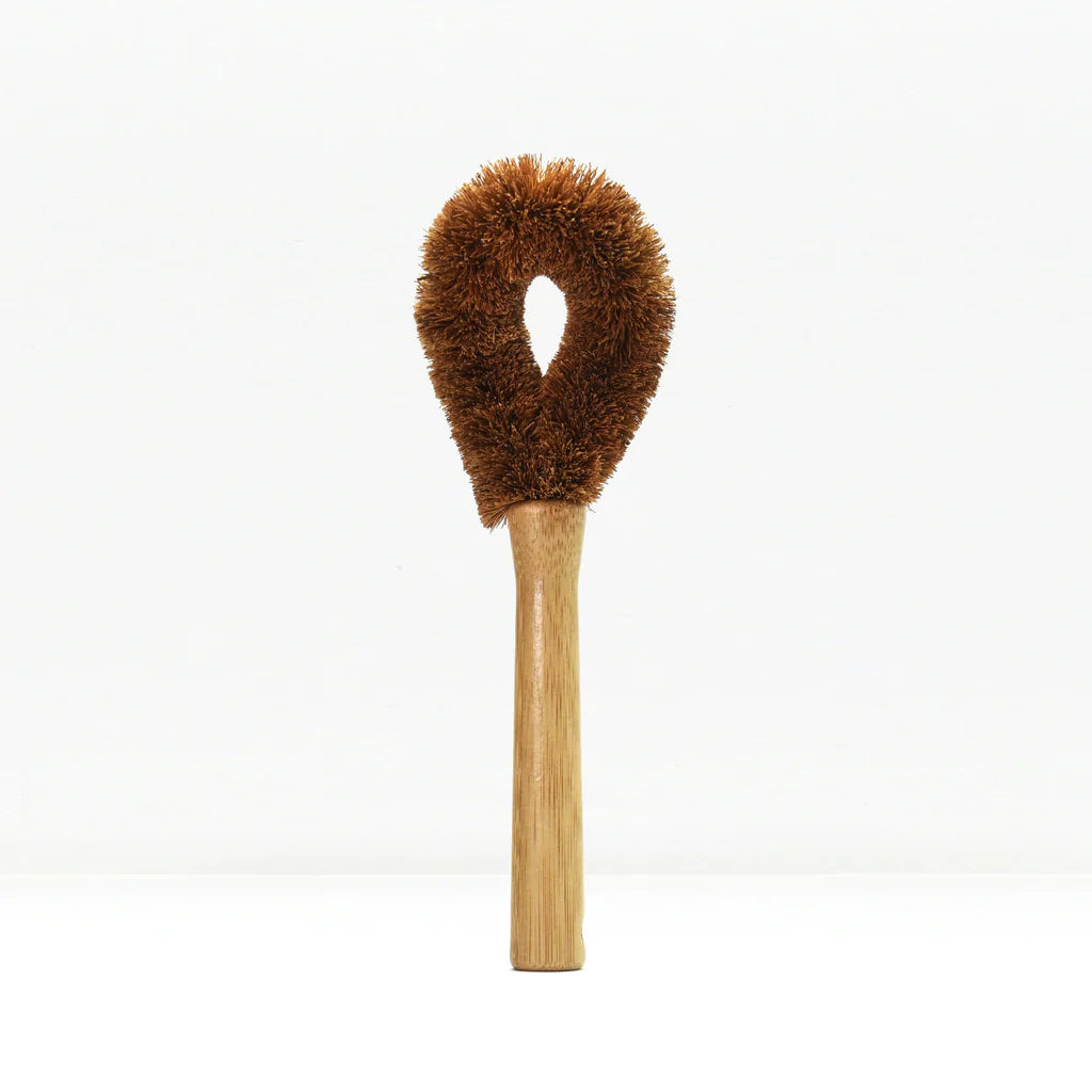 Dish brush with coconut bristles
